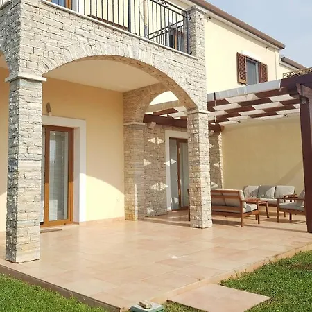Buscina,duplex House With Garden