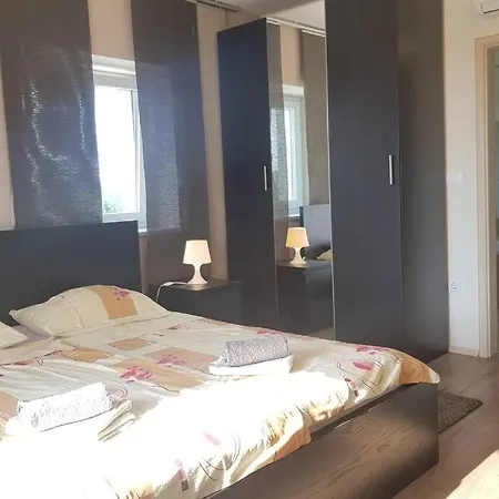 Buscina,duplex House With Garden