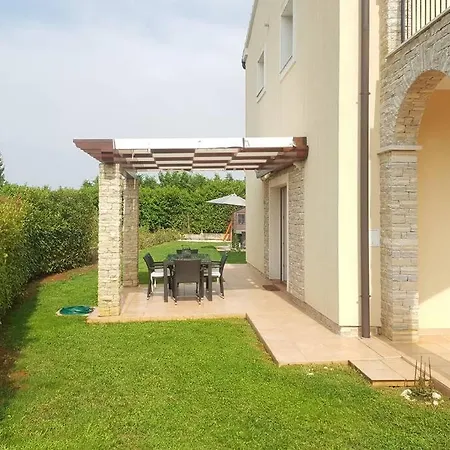 Apartment Buscina,duplex House With Garden Umag